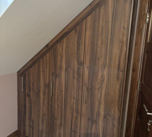 custom-attic-wardrobe-3 custom-attic-wardrobe-3